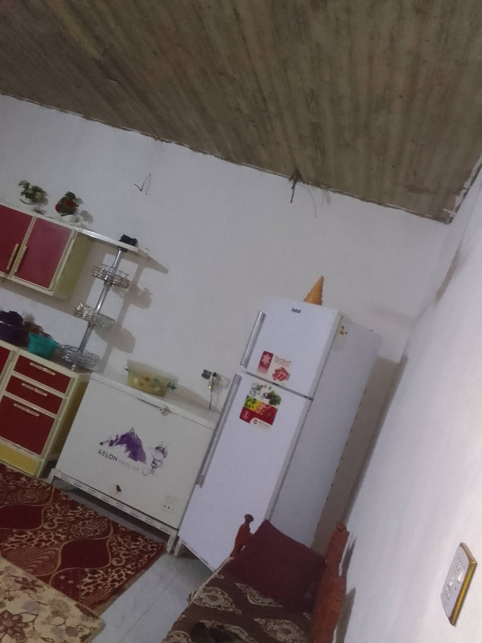 من رخصه مدير كروب لبيع بيت مساحه 200 متر غرفتين ستقبال صاله بيرسلون كله بيت حديقه كراج سياره مي كهربياء مولد بناء حديث مصبوغ كامل مي فياض شتا صيف خدمات مجاري تبليط درج بيتونه ستاره للعلم بيتونه سقف سندويش فقط    حديقه بوك بلاستك داخل خارج حديد  شهربان حي المهدي ثاني فرع ع يدك يسره يبعد عن شارع عام 150 متر  سعره 36 وبي مجال حك جيه ***********
