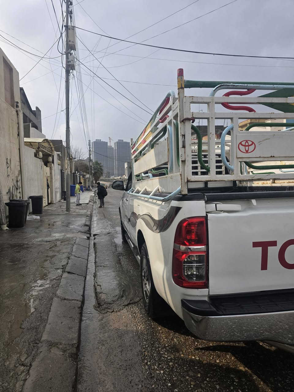 سلام عليكم
پیکاب مەرزیە مۆدێل 2014
دەرگای دواوە پەمپەلەگەل کەمێک سارد  زۆر پاکە 300 هەزار رۆیوە ژم ***********
