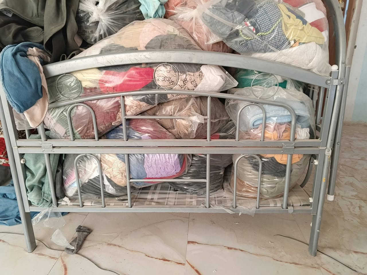 السلام عليكم جربايه اطفال للبيع مع مروحه سقفيه شغاله للبيع العنوان القاسم حي العسكري رقمي ***********
