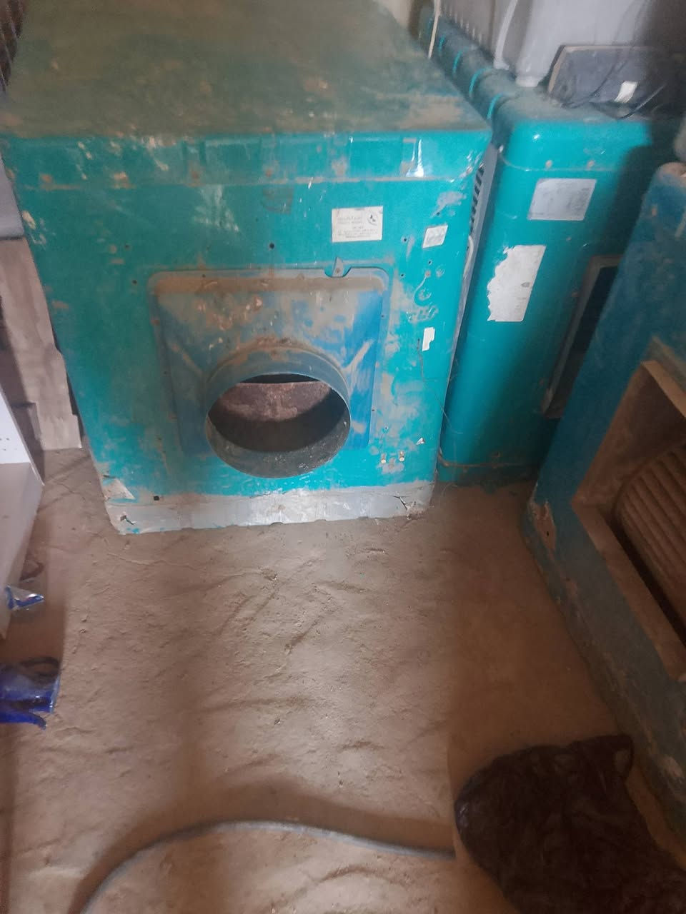 من رخصة الادمن 
متوفر 3مبردات شغالات نظيفات السعر100الف كلهم
حله شاىع 60
***********
***********
