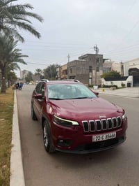 جيب شروكي 21 بزون سيارة جاهزة من كلشي اي نقص مابيها حادثها جانبي من ال...