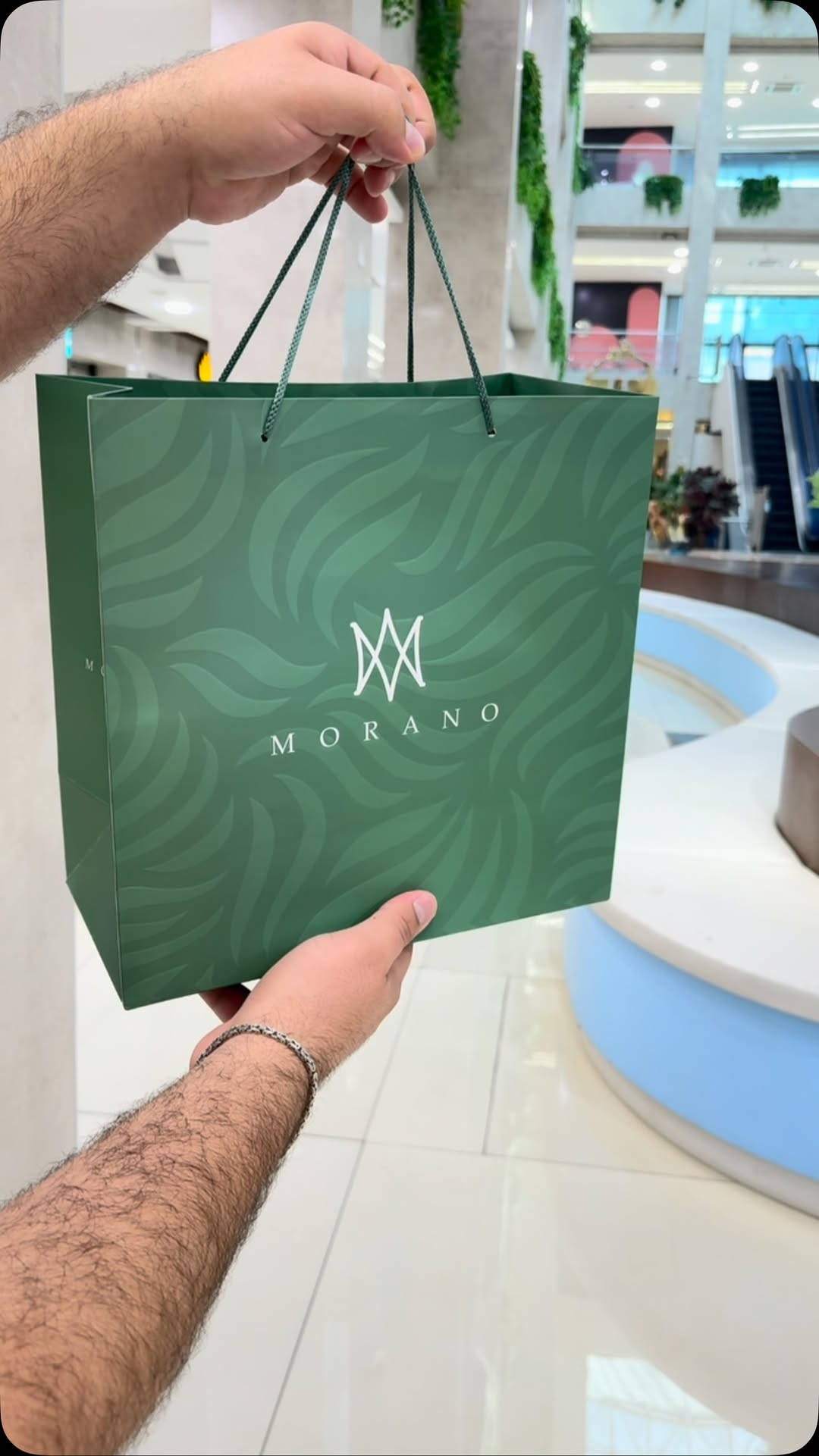 :

* الأناقة تبدأ من التفاصيل. ⌚✨
* وقتك يستحق الأفضل.
* فخامة تليق بكل إطلالة.
* أسلوبك… يبدأ من معصمك.
* كل لحظة لها أناقتها.
* تصميم راقٍ ولمسة عصرية.
* اختر ساعتك… ودعها تتحدث عن ذوقك.
* أناقة لا تحتاج إلى كلام.
* الوقت ثمين… والأناقة اختيار.
* تفاصيل بسيطة… حضور استثنائ


**إذا كنت صاحب هذا الإعلان وتريد حذفه لأي سبب، رجاءا أرسل رسالة إلى الدعم الفني**