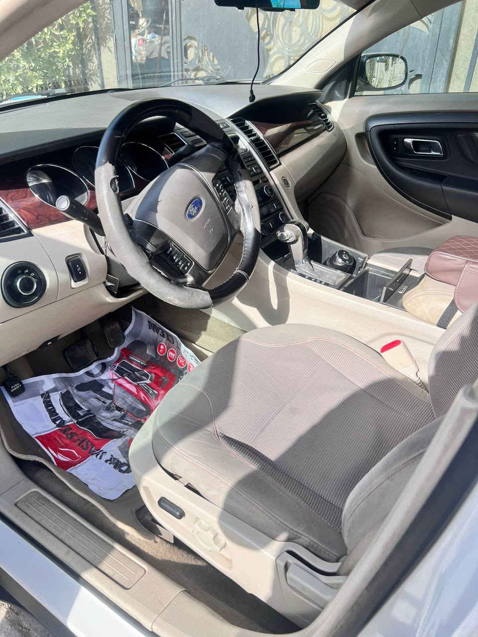 السلام عليكم 
فورد تورس ٢٠١١ خليجي شركه نيفا  اللون ابيض سلايد روف 
رقم بغداد 
السياره مكفوله من الضربه والصبغ 
سبير منازل لحد الان بل جيس 
السياره تخم تاير جديد 
السياره عليها ادامه كامله يم الاستاذ سيف الفضلي كل ٦ اشهر 
بلكات تخم جديد 
نوزلات جديد
قاعده فيتبم و فيتبم جديد 
دسكات تخم جديد + ضمان ٤٠ الف كيلو متر
صدر امامي جديد 
فلنجات تصفير جديد 
باتري من تاير مول جديد + ضمان 
السياره فتحه + كاميرا خلفيه + حساس خلفي +مانع انزلاق +تحكم ستيرن + ماشيه ١٥٥ الف ميل + تسحك بانزين عادي + دوانز تنساه
وياها هديه زوج تاير القديم مالتها 
استخدام السياره فقط للدوام وللبيت 
عارضها ١١٦ وبها مجال شي بسيط 
تحويل ثاني يوم 
للاستفسار 
***********
*********** بغداد, العراق
