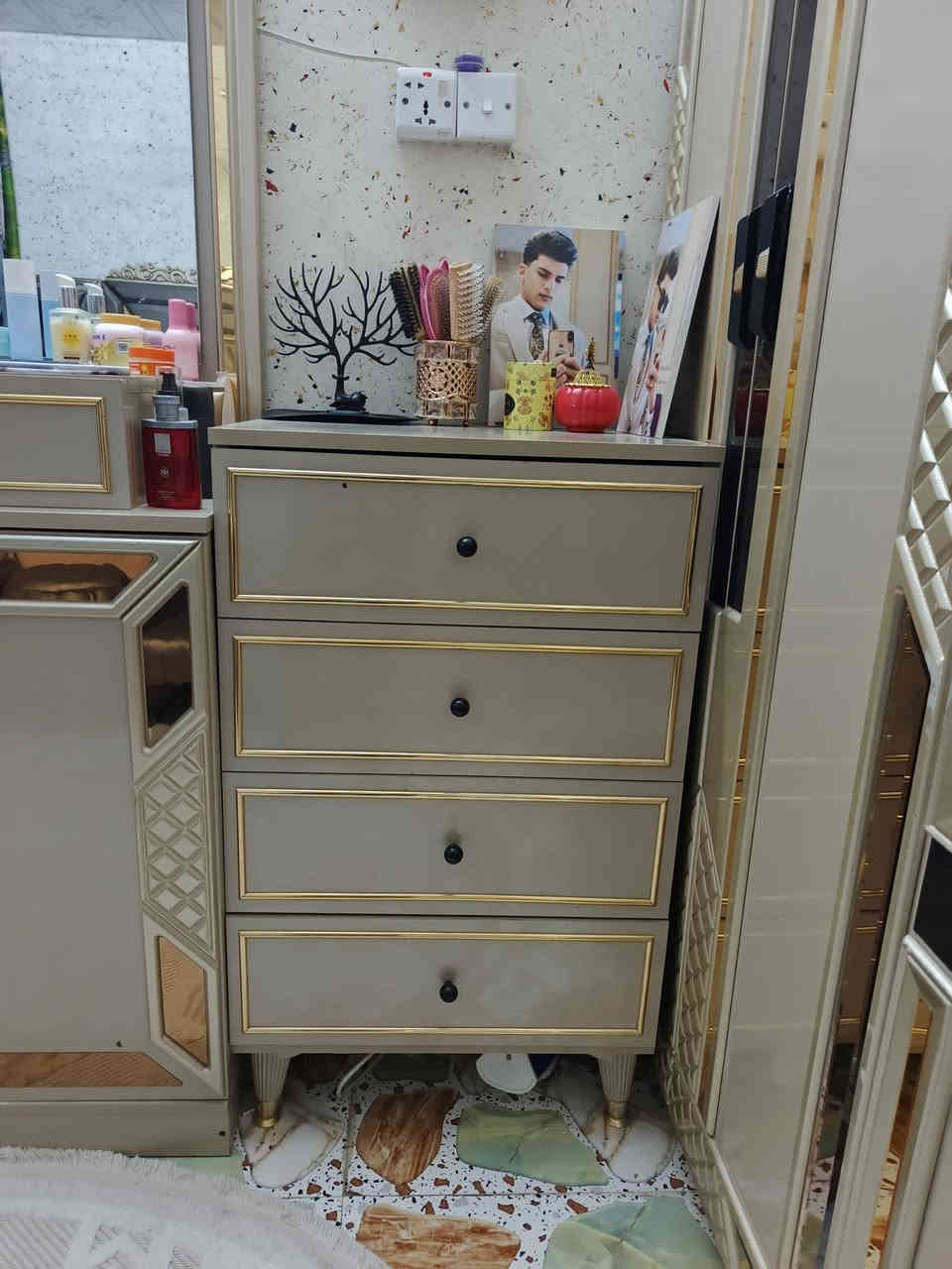 غرفه تركيه 6 قطع بيع
ب3 وبيهه مجال 
شراي اتصل موشراي لاتتصل
كربلاء الف دار 
***********
