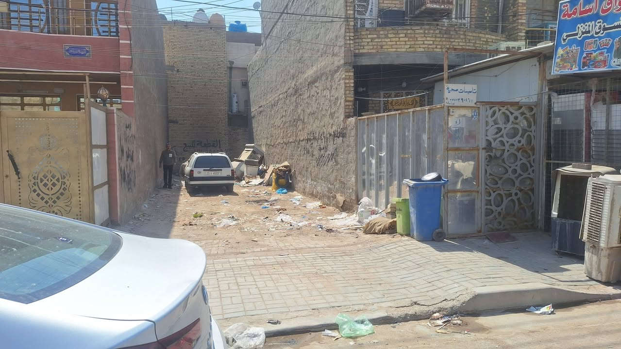 السلام عليكم
قطعه. ارض بالسريدات 
مكانها بدايه المربع الثاني على الشارع مكانها تجاري بصف الركن وقريبه عل شارع
المساحه 100   واجهه 5 /  نزال 20  
المكاتبه تكون ويه ابو الكاع نفسه
الي حاب يشوفها ادزله موقع القطعه ويشوفها 
للاستفسار ***********
