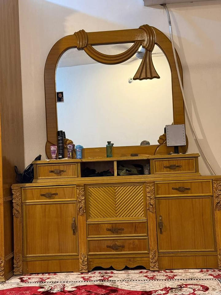 غرفة نوم مستخدمه 4 اشهر فقط صاج عراقي درجه اولى النوع الثقيل الداخل و الخارج صاج
السعر ( مليونين وربع وبيهه مجال ) 

تواصل فقط وتساب 
***********
