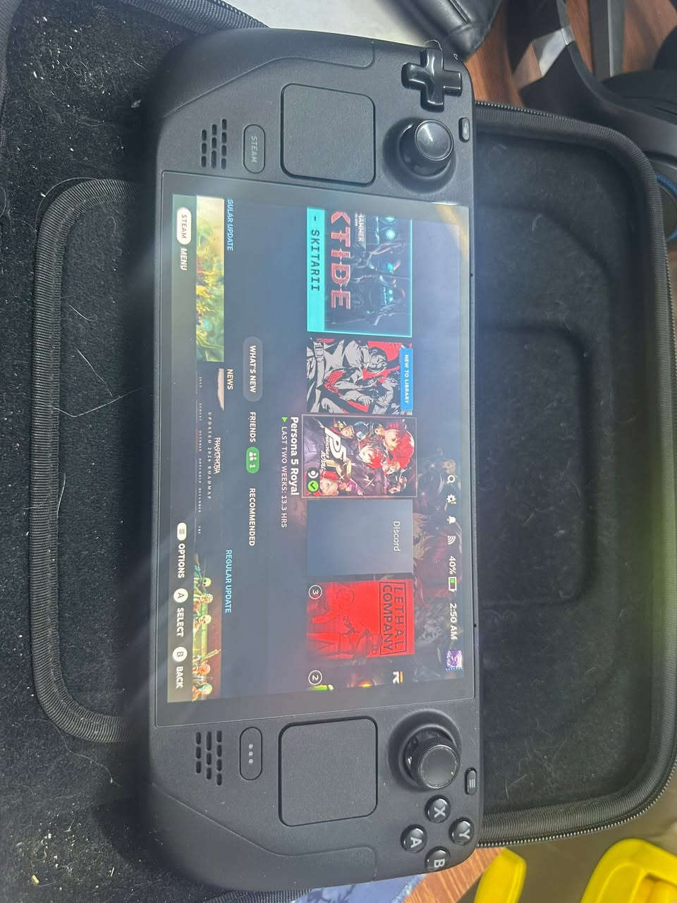 للبيع Steam Deck OLED سعة 512GB
الجهاز جديد جداً، شرط الفحص والنظافة، مع الكارتون الأصلي وجميع الملحقات الأصلية موجودة.

المواصفات والإضافات:

* Steam Deck OLED سعة 512GB.
* SD Card سعة 512GB إضافية.
* شاحنة Steam Deck الأصلية الخاصة بنسخة 1TB (أطول من شاحنة نسخة 512GB الاعتيادية).
* جنطة Steam Deck الأصلية الخاصة بنسخة 1TB.

مميزات جنطة نسخة 1TB مقارنة بالجنطة العادية:

* بطانة داخلية قابلة للفك (Removable Liner).
* حماية إضافية للجهاز أثناء النقل.
* حجم أنحف وأسهل للحمل عند استخدام البطانة الداخلية.
* تعتبر النسخة الأفخم والمخصصة لفئة 1TB.

الجهاز نظيف جداً واستخدامه خفيف، وكل أغراضه الأصلية موجودة وجاهز للفحص.

للمهتمين التواصل على الخاص.


**إذا كنت صاحب هذا الإعلان وتريد حذفه لأي سبب، رجاءا أرسل رسالة إلى الدعم الفني**