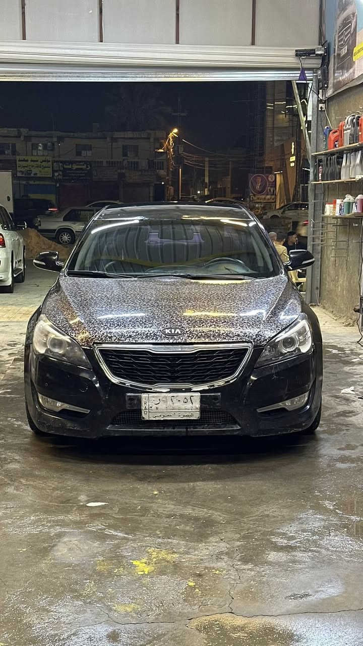 كادينزا كوري 2012 سته سلندر 3300cc
رقم بصرة مشروع موازي وراعيها موجود
داخل اسود جلد 
تدفئة كشنات
تبريد قطعتين رادييتر تبريد وفريز جدد
حادثها جاملغ فقط بدون دواخل
ومقدمة القمارة فقط تعديل بسبب البنيد طاگ على مقدمة القمارة
 ابيعك صبغ عام
السياره بنيد مغلف نقشة وقماره وجنطه مغلفات اسود لامع جماليه
ويل اسود 
تحكم ستيرن
دواخل السياره حلوة
نقص السياره بيها طبّه بالگير خفيفه عالd 
النمر كلها شغاله وممتازة 
المكينة بيها بخار قليل جدًا وصوت اثناء التشغيل
وكهربائيات تحتاج اشياء بسيطة جدًا
تحتاج مداراة شويه وترجع جديدة
عليها غرامات ٦٠٠ الف تقريباً ما متأكد بالضبط
السعر ٦٢ ورقه قفل (والغرامات عالمشتري)
السياره عارضها واقع حال وما فارغ اعمرها 
سونارها موجود اللي يحتاجه اصورلهيا
ذكرت كل التفاصيل البيها نفس ما هي حتى ما اتفشل ويه احد
مكان السيارة النجف الأشرف
‎***********
