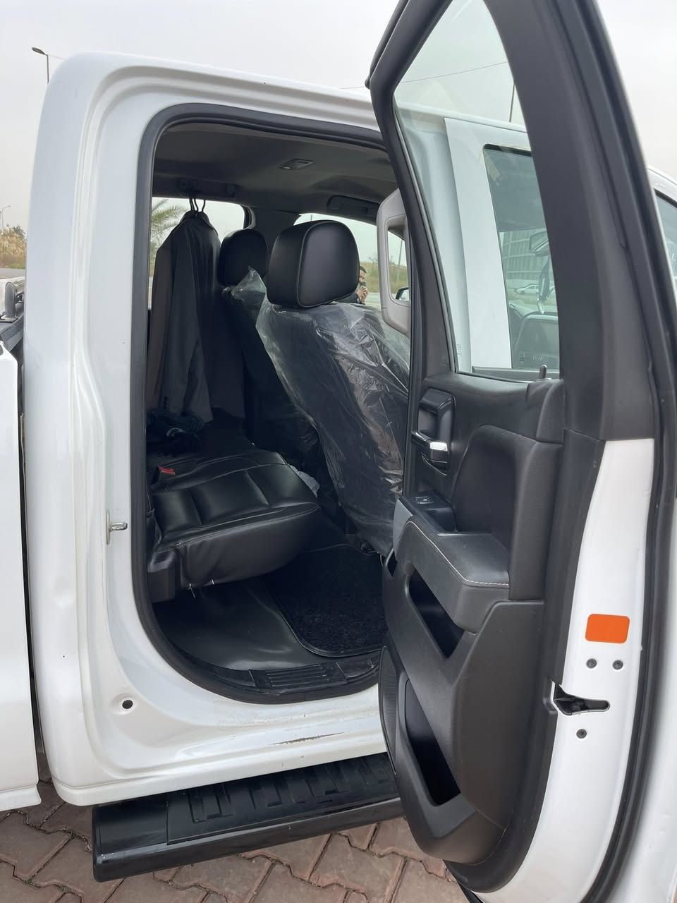 السلام عليكم 
للبيع فقط 
سلفرادو 2014 بدي طويل وارد امريكي حادثهه جاملغ امامي وبالعراق بيهه قطع صبغ بدون دواخل نهائي 
رقم بغداد الجديد بأسمي معفيه من الكمرك 
سنويه وهزه جديده 
محرك 5300 
كير تعليك 
عليهه ترفيعه فقط تعديل مستوى السياره يعني مملعوب بالصدر 
فول مواصفات ltz (z71) ميحتاج اذكر المواصفات 
4x4
ماشيه 150mi
 
السعر 146 بيهه مجال جدا بسيط 
مكان السياره بغداد حي العامل 
***********
***********
