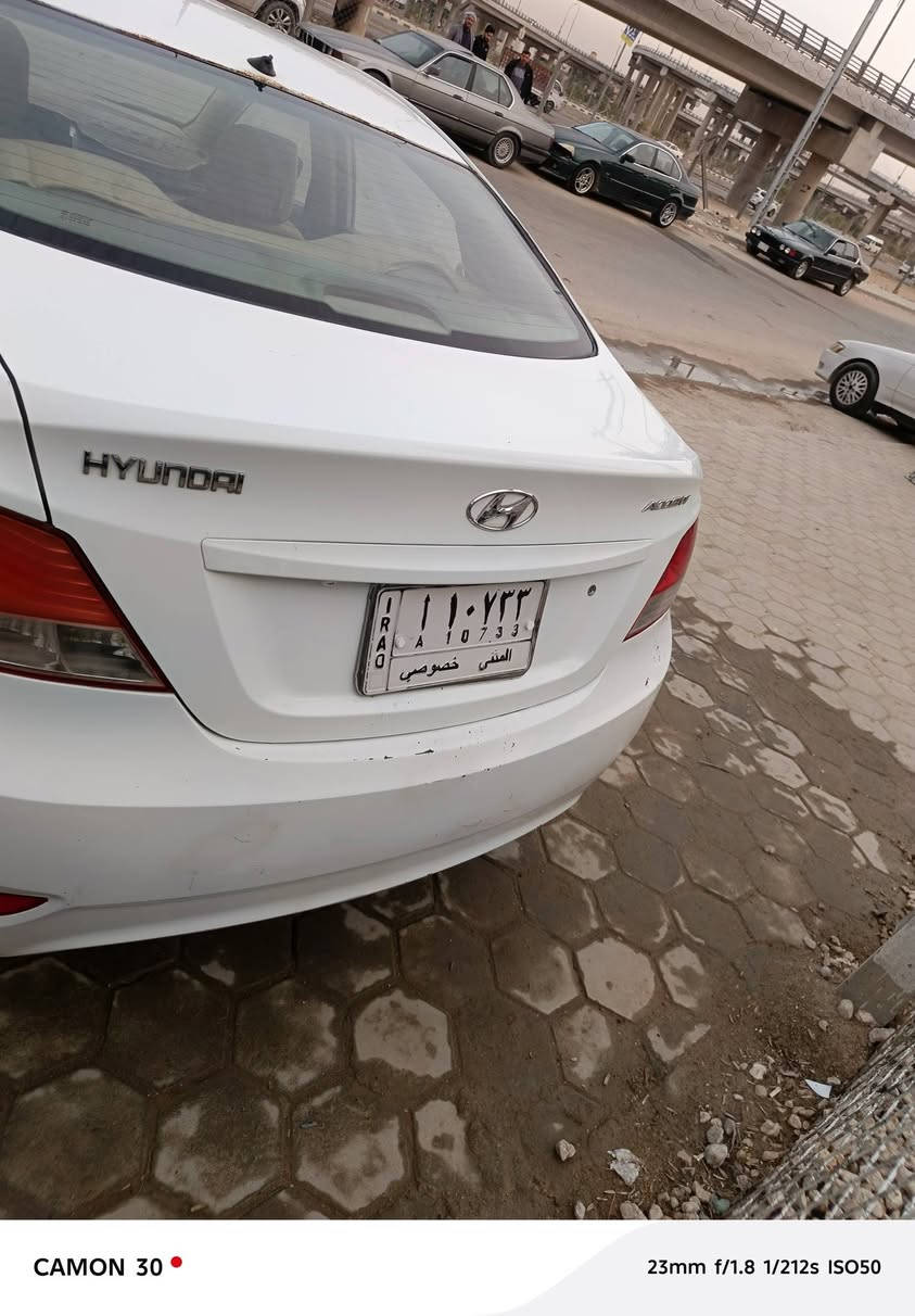 @الجميع السلام عليكم اكسنت موديل 13 
سياره جاهزه مابيه نقص كير ومكينه وحداديه وتبريد كله مكفوال كير عادي 7نمر وي ال بك رياضي مكينه 1600
سياره بيه قطعتين  تبديل وباقي السياره سليمه سنويه لل 28نافذه لل بيع فقط مكان السياره نجف التواصل عل رقم ***********  سعر 72وبيه مجال بصيط حك الجيه
