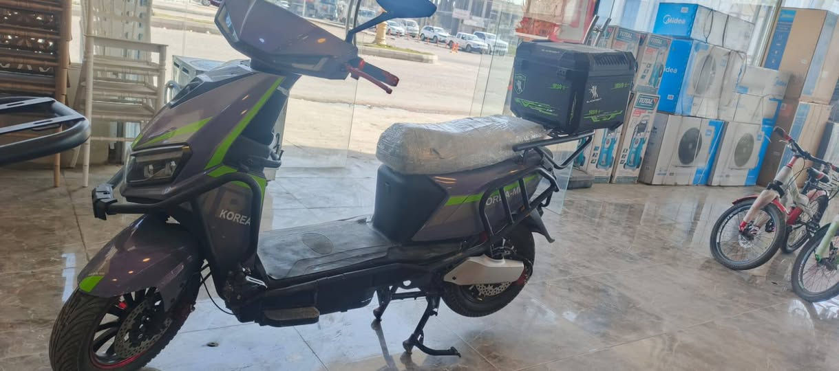 السلام  عليكم  ...
دراجة سكنس 
موديل2025 او 2026 
أشاير  لد 
لايتات  زنون   رماش وثابت 
 كشافات زنون 
 الحاجب  لد متغير 
حساسات 
درع حديد  
6 بطاريات 
تايرات  حجم  كبير  
صندوق  خل
الدراجة بصمة وسويج 
ماصار شهر من ماخذهه  
البطاريات عالفحص 
الدراجة  كاملة مكملة ومابيهه  اي نقص  
السعر  900  الف  وبيهه  مجال للشراي  
الشراي  بعيني اخلي


**إذا كنت صاحب هذا الإعلان وتريد حذفه لأي سبب، رجاءا أرسل رسالة إلى الدعم الفني**