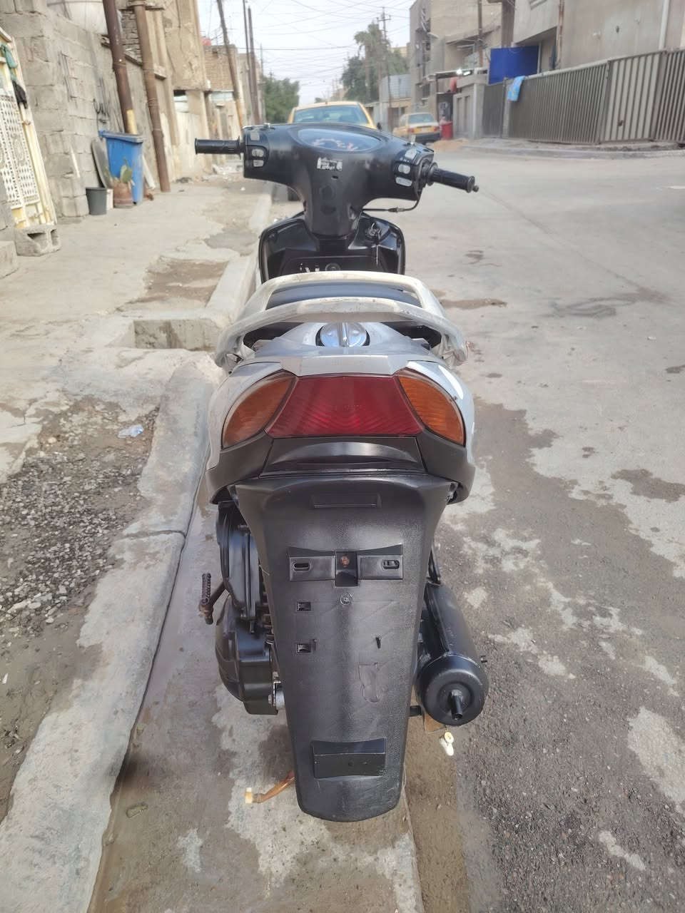 ماكس140 شغالة نكرة سلف بكل وقت كلشي شغال بيهه من عدا العداد مال السرعة ب400 وبيهه مجال مكفولة من السرقة مكاني بغداد الأمين الثانية ***********
