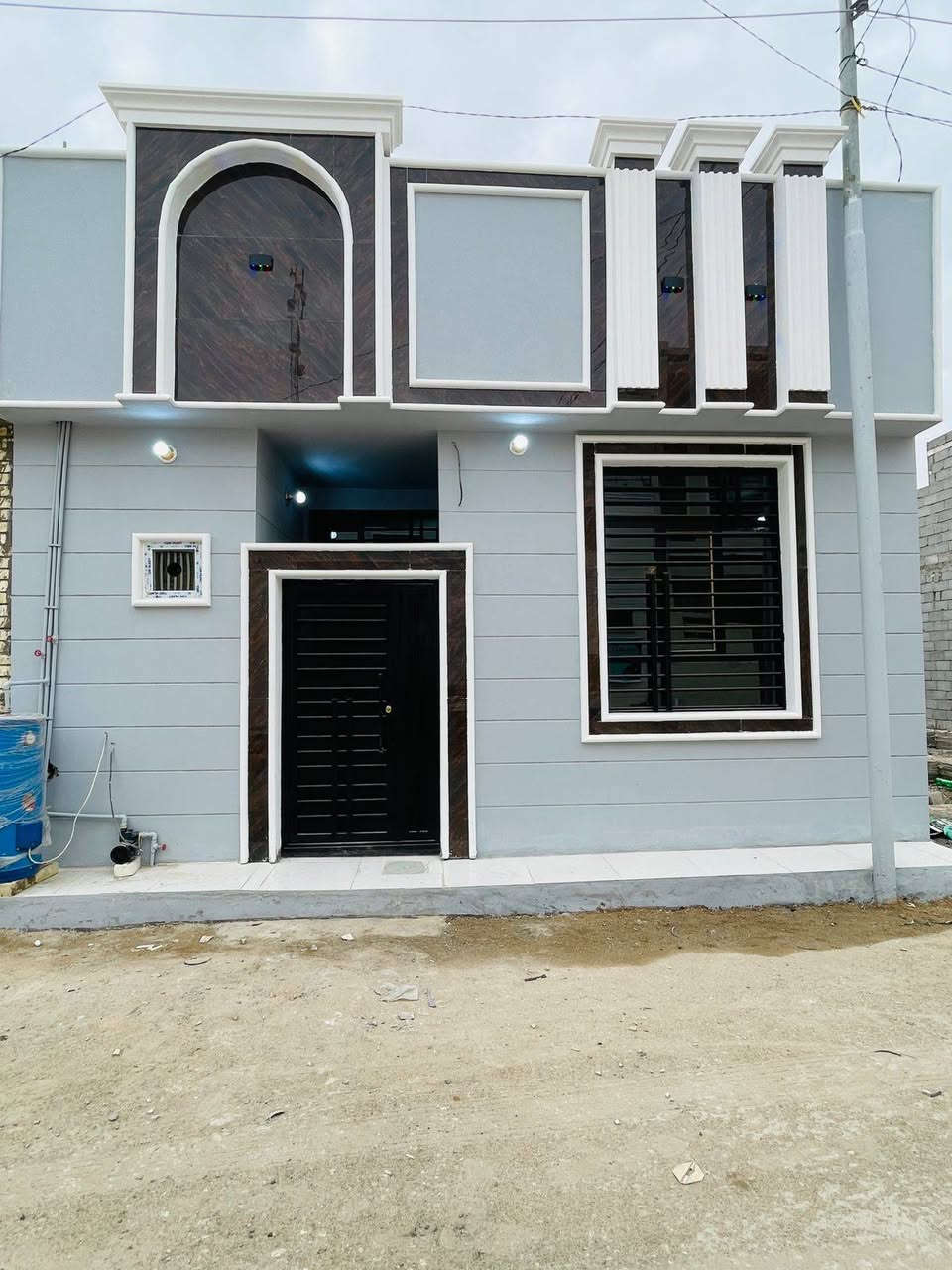 يالله الهم صلي على محمد والي محمد يوجد بيت مساحه 50متر طابق واحد بناء طابوك جمهوري مربع مدخلين بي غرفه وصاله واستقبال ومطبخ وصحيات سيراميك للسقف ارضيه بورسلين سقف ثانوي عمل درجة اولى كافة الخدمات ماء مجاري كهرباء وتبليط طابو زراعي قرار محكمة البيع مباشر معه صاحب الارض كربلاءمجمع الابداع قرب جامعهالعميد بصف علوه المخضر ثمانية كم عن الامام الحسين عليه السلام يصلح سكن او حسينيه للزوار الاستفسار انتصل على الارقام التالية 
***********
***********
واتساب موجود تحياتي للجميع
