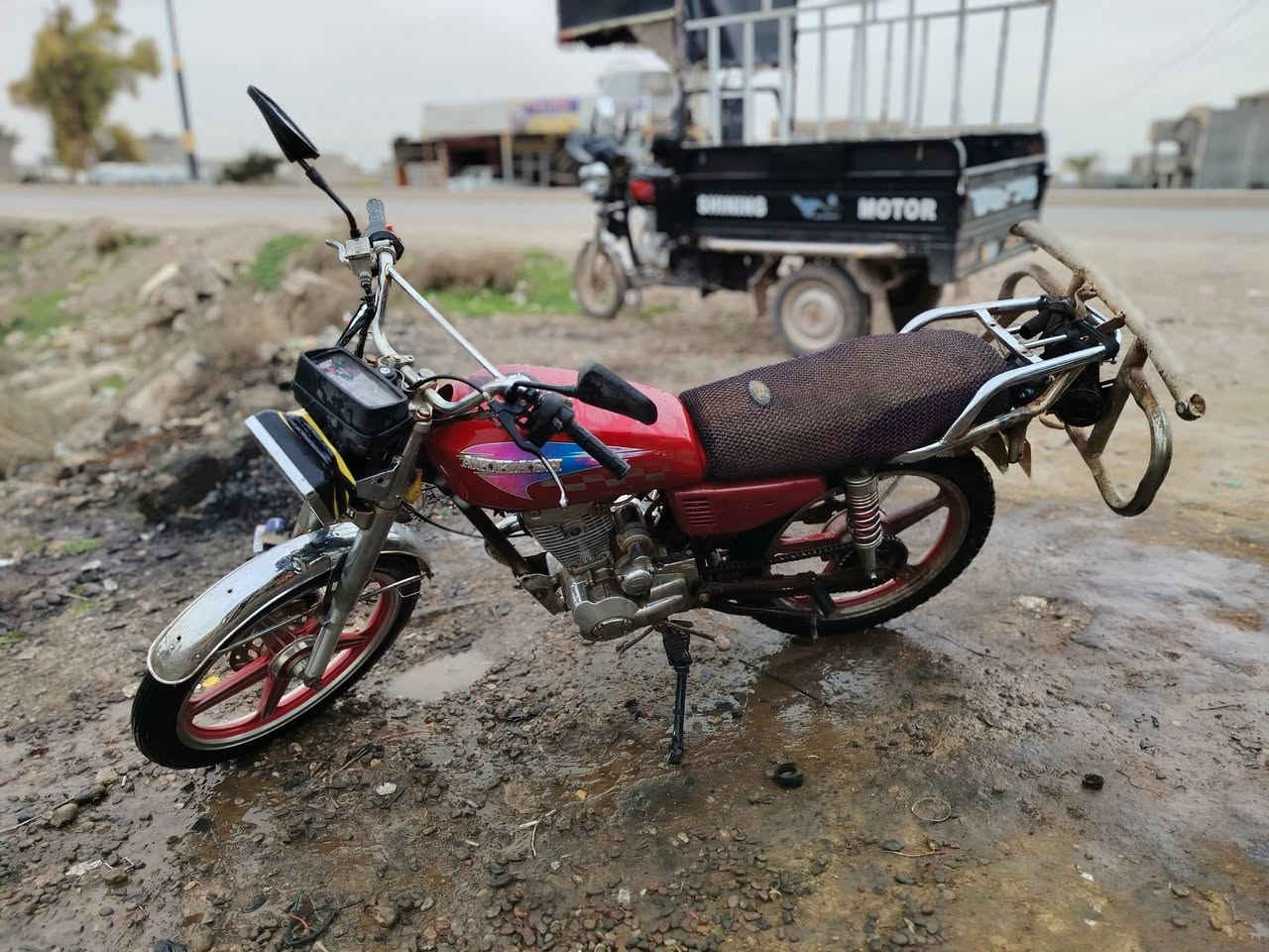 السلام عليكم دراجه بارت محرك 200 السعر 200 وبي مجال م ملاحضه مكلف بل نشر هاذه راعي الموطور بارق الجبوري @إشارة رقم الهاتف
(***********)
