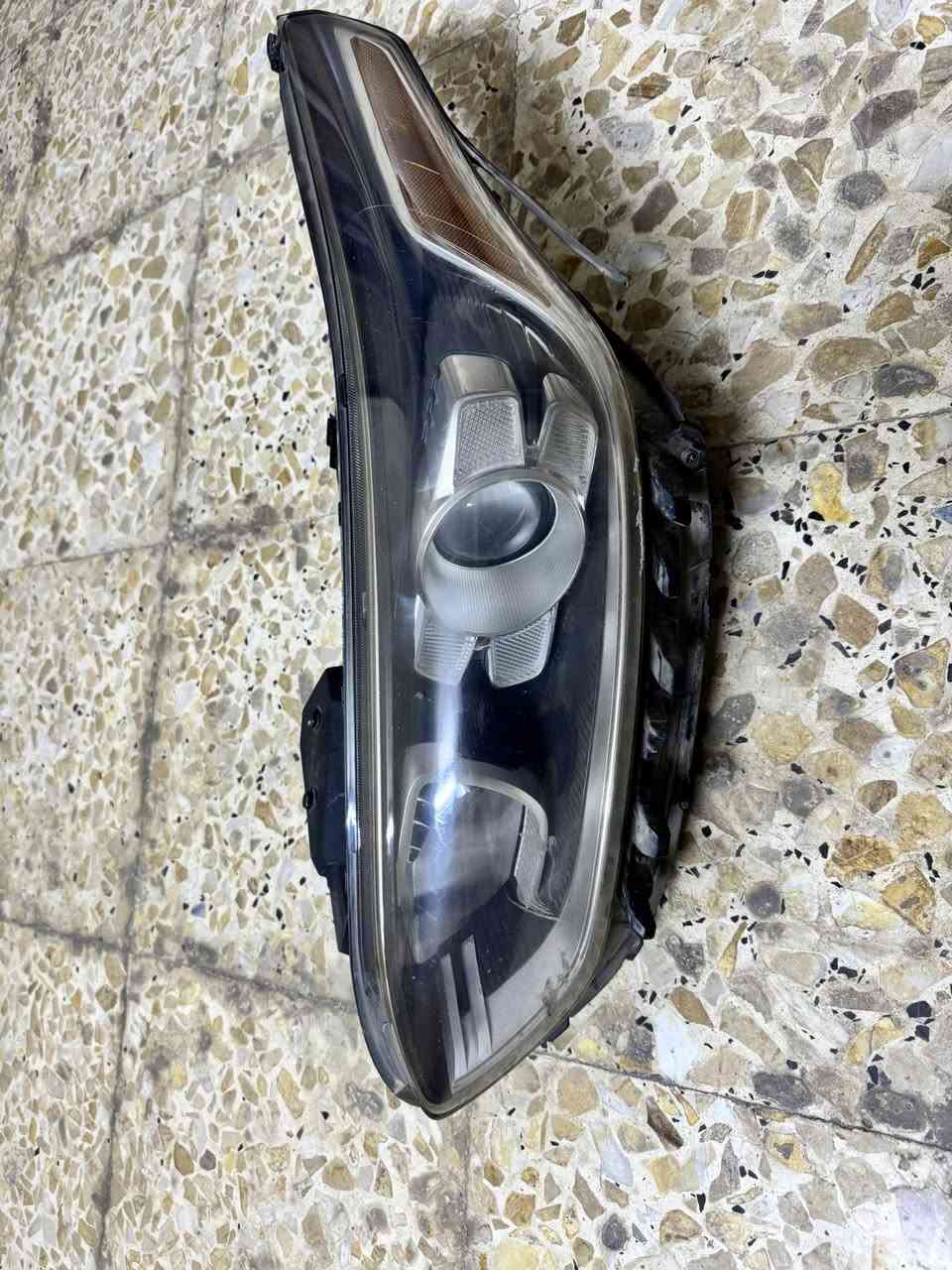 السلام عليكم لايت فورتي لبيع جهة يسره فراشه السعر 200 مكاني الشعب ***********
