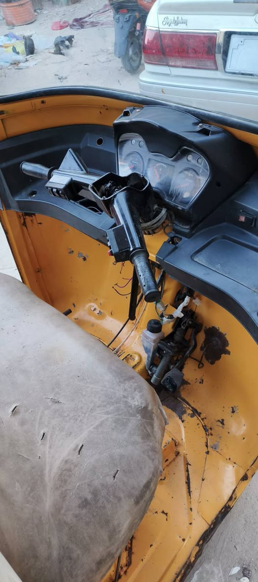 سلام عليكم تكتك زيل نظيفه لاخياس ولا لحيم ولاصبغ بلاديه اوراق اصولي ٢٠١٨ نقص جوزه فقط مكاني كربلاء اسعر 2200 وبيهه مجال***********
