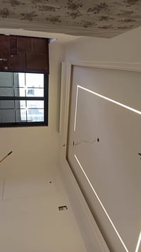 خلفه.ديكور جبسن بورد صبغ طلس درجه اوله متفرغ.حاليا.التواصل.وتساب 07842...