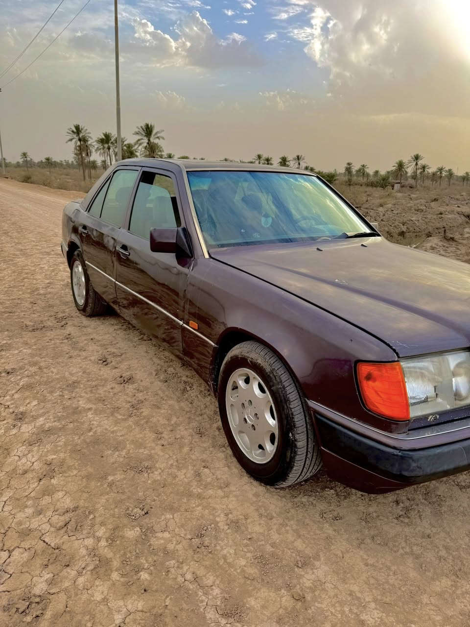 السلام عليكم
مرسيدس مديل 1993

مكينة 2500 

حدادة جديدة 100/100

غرفة نظيفة 90/100

تخم تايرات تاي وان جديد 

لايتات حديثة تاي وان اصلي

تبريد نقص فقط غاز.بسبب الصيانة تبخر

جام كهربائي

السعر 47 

البصرة.الكرنة.
***********
