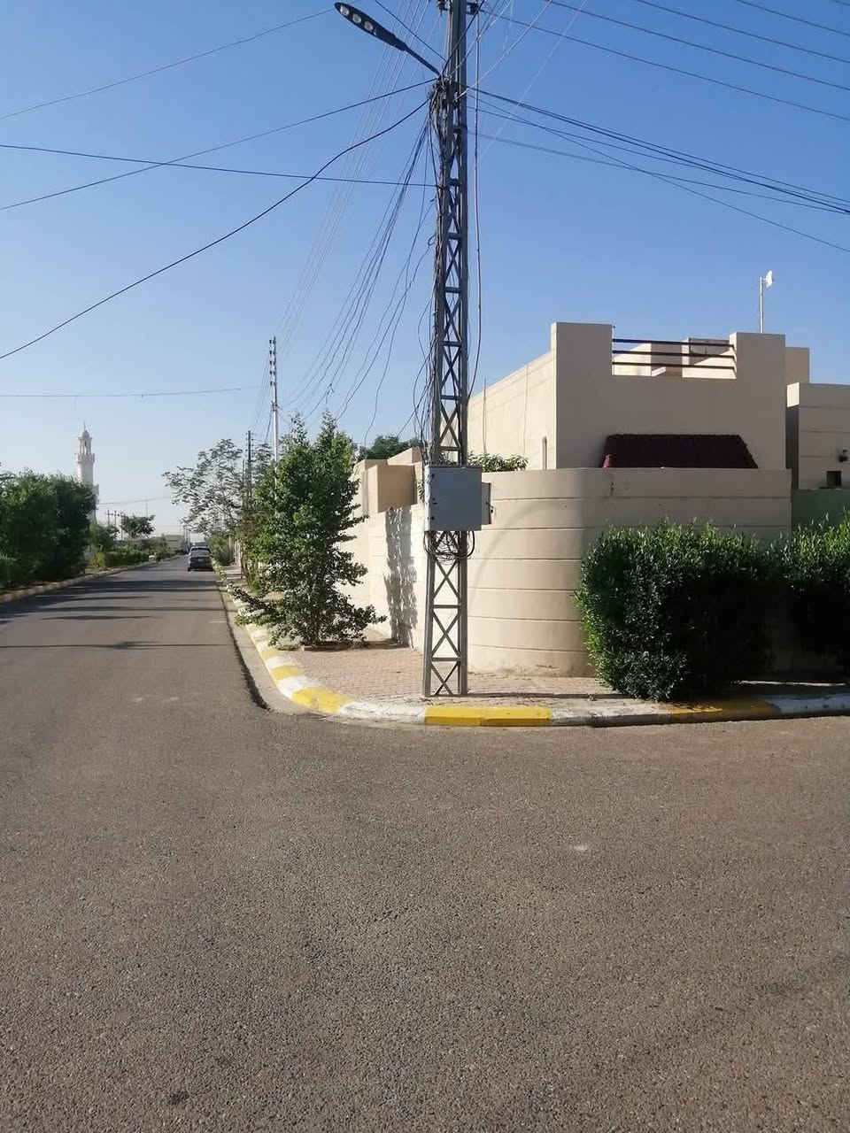 دار للبيع مجمع الجوهرة السكني ركن وجها عالمعارض مساحة ٢٧٣ على شارعين مقابيل روضة طابق واحد غرفتين نوم وصالة محوره وغرفة استقبال سند كامل  للإستفسار التواصل على الرقم ***********
