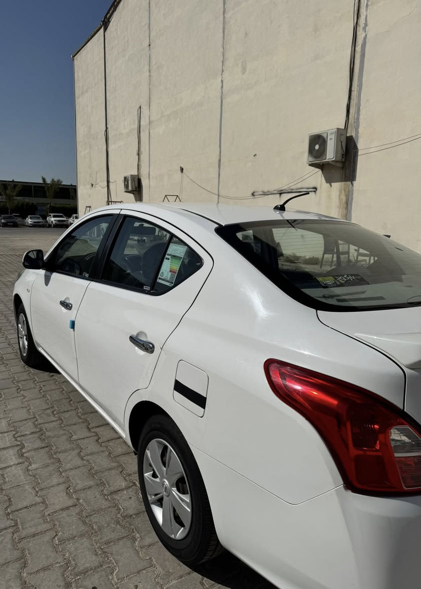 ⛔️نيسان صني هندي 2020 المرغوب بدون دوانز بليتة زركه
❇️ رقم بغداد الجديد ب اسمي هزة و سنوية جديدة تحويل ثاني يوم
✅ماشية 52 الف كم حقيقي على ايدي شرط الفحص وين ميعجبك تفحص حاضر 
✅بيهه رصعات خفيفه مال شارع وبارد بسيط السياره مال مال بيت نضيفه مقارنتاً بموديلهه
🖥️ شاشة اصلية و كاميرا دواره وحساس خلفي بلاديات
💺كشنات مغلفة شامواه وفوكاه نايلون
💵 السعر 108 وبيها مجال بسيط 
⛔️مكان السيارة بغداد الكرخ للاستفسار 
***********
