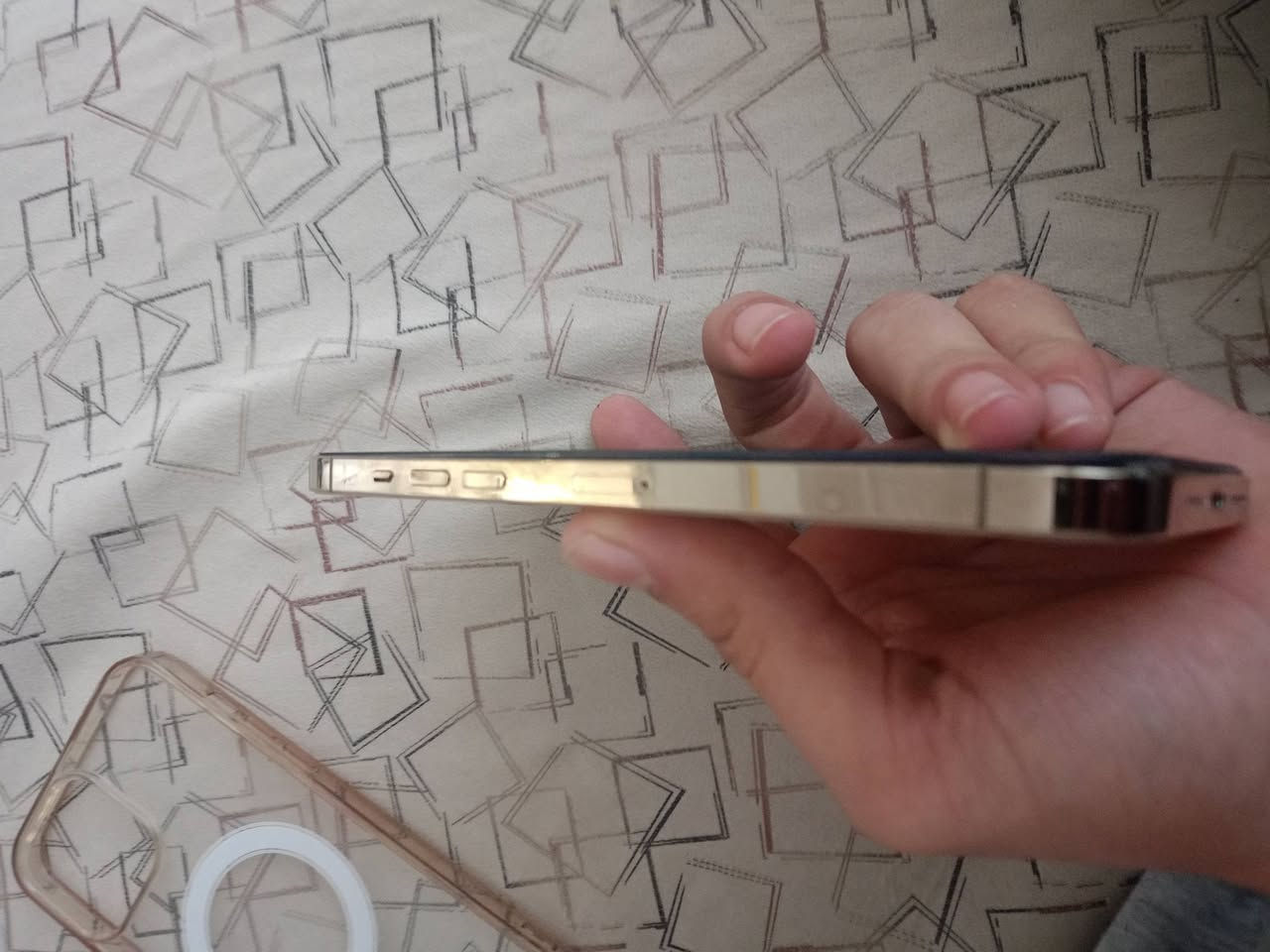 ايفون 12 برو ماكس
مبدل بطارية فقط 
بطارية 100 
شاشة مفطورة 
الفلاش ما يشتغل و دكمة التعلي ماتشتغل هم هاي الملاحظات البي فقط
ادفع سعر عجبني ابيعك والرزق على الله 
للاستفسار Mohamed Al-Hamdani 
او *********** بي واتساب هم
