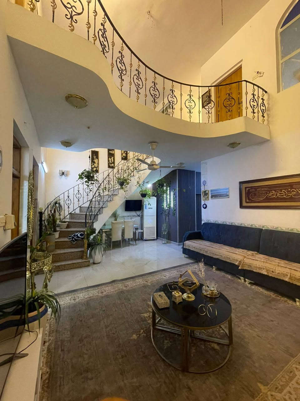 السلام عليكم
بيت للبيع بحي البنوك الضباط قرب الجسر الجديد
المساحه ١٥٠ واجهه ٧ و نص
يحتوي على ٤غرف نوم و ملحقاتهم بالطابقين
للاستفسار ***********
