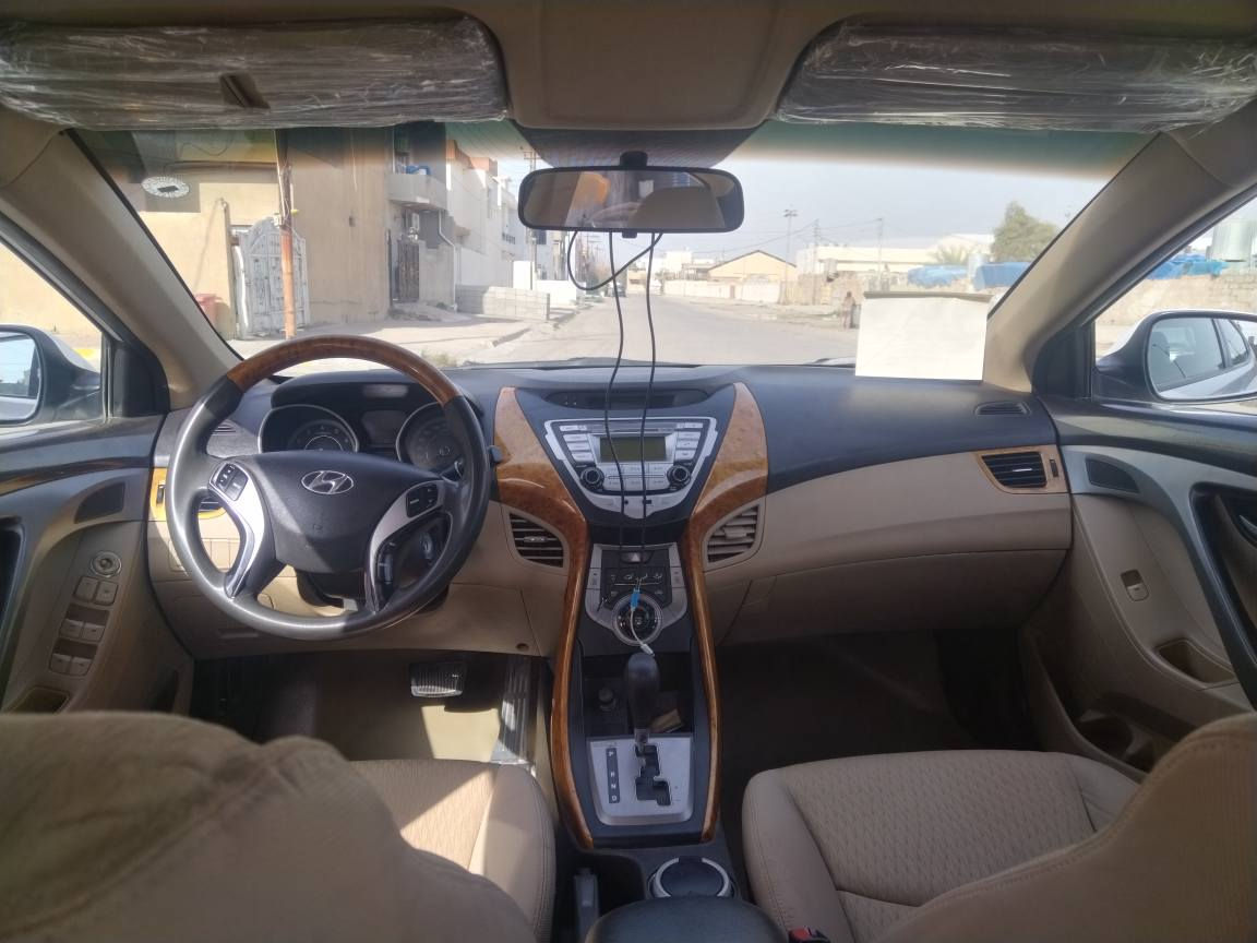 سلام عليكم النتره خليجي موديل 2014 بدون صبغ بدون تبديل بدون بارد فقط شبر دوسه صبغ ال فحص السيارة بل منشور  مكينه 18 ما مفتوح ماشيه 96k مواصفات ABS أربع دسكات داخل صاج تبريد تدفئة بدون عيب اربع تأيرات جديد صدر أمامي خلفي جديد  بطاقة بانزين موجود
شرط تحويل مكاني داخل كركوك السيارة بسمي
*********** رقم موبايل
السعر 127 كركوك, العراق
