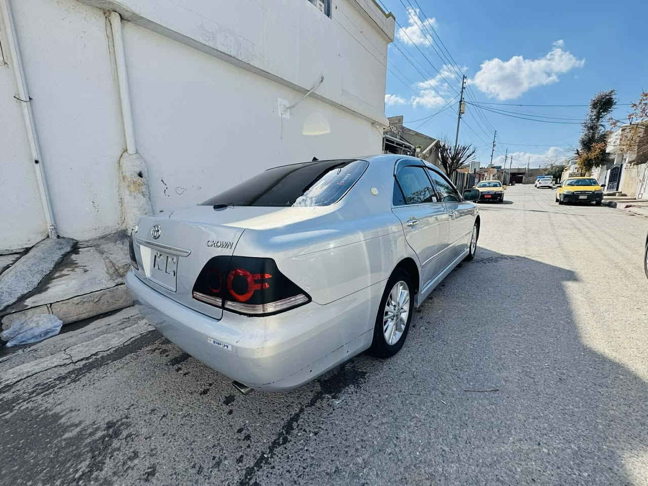 سەرەتا بەناوی خودا
شاهانە 
بڕاوە 
مۆدێل ٢٠٠٥
گێڕ گەورە ی مەكینە گەورە ١٨٢ 
ناوزەرد 
تەبرید ساردو گەرمی مەزبوتە 
جامی هەڵگیراوە 
چوار كوشن كارەبا 
سەلاجەو مەركەزی 
سوكان كارەبا
ئاوێنەی شەفت  
مەجموعە لیكزس
دەعمو لێدراوی نییە  
كەڤەر گۆڕاوو شەنسی كۆسەرە نییە
فۆڕمیگای نە شكاوە 
سیعر ٤٨ گەڵاو مەجال
شوێن سەید سادق 
ژم:***********
***********
