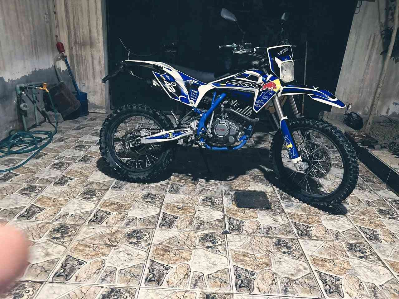 قفاز crx 42 بحالة الوكالة  مديل 24 طالع بال25 بعدها زيرو زيرو زيرو ماشيه 5000 تايراتها بعدها بشعيراتها حته الخطوط مال شره العل تاير الونهن احمر وازرك  مامسوحات هلكد ماجديده  محرك شلعه معدل  بطناش  ابريكات شغالات كفاله من البرغي نقص بس واقيه صالنصه (اوراق اصولييييي تترقم ) سعر المطلوب 975 وبيها مجال  متواجد خاص رقمي ***********  (مكاني ديالئ)
