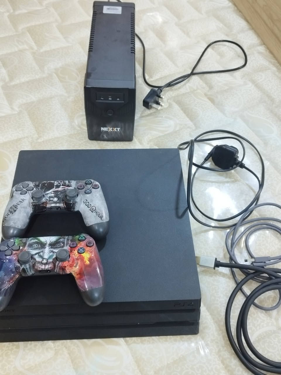 للبيع جهاز بلاي ستيشن 4 برو (PS4 Pro) بحالة الوكالة وملحقات كاملة، جاهز للعب مباشرةً وبي ألعاب قوية.

📌 تفاصيل الجهاز:
النوع: PlayStation 4 Pro (برو).
المساحة: 1 تيرا (1TB).
الحالة: الجهاز ممفتوح نهائياً (على وضع الشركة) وبحالة ممتازة جداً ونظيف.
التعديل: الجهاز مهكر وتكدر تنزل عليه أي لعبة ببالك 

🎮 الملحقات والألعاب:
اليدات: يدات ثنين (2) جدد وبحالة ممتازة.
الغراض: كامل غراضه ووايراته الأصلية، ويا الكارتون ماله موجودة وبحالة نظيفة.
إضافة خاصة: ويا الجهاز UPS جديد لحمايته من طفت الكهرباء وتشغيل مستقر.

الألعاب:  (خير من الله وكلهن ألعاب قوية ومطلوبة).
💰 السعر: 425 ألف دينار (وبيه مجال للشراي).
📍 المكان: الأنبار - الرمادي.


**إذا كنت صاحب هذا الإعلان وتريد حذفه لأي سبب، رجاءا أرسل رسالة إلى الدعم الفني**