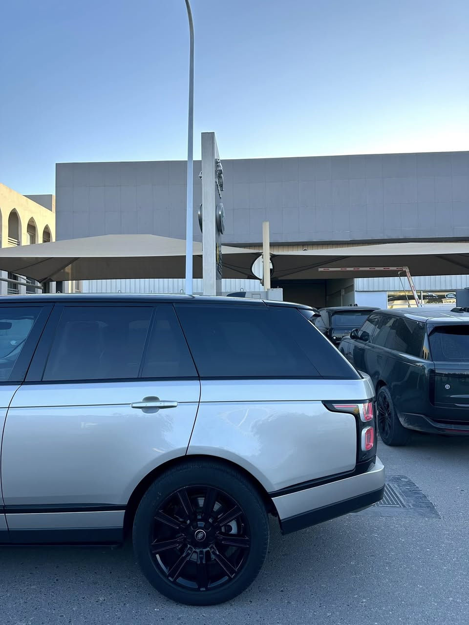 رنج روڤر ڤوك HSE
‏‎الموديل ـ 2020

محرك 8v سوبر جارج

‏‎عداد 68,000 

‏‎داخل لون عسلي 

‏‎كشنات متصل المرغوب

‏‎مواصفات كاملة 

‏‎قمارة شامواه + ‏‎بانوراما

‏‎دوسات + ابواب +صندوك + مرايات  شفط

‏‎رادار + كامرات 5 

‏‎شاشات عدد 3

‏‎وباقي مواصفات ل HSE 

‏‎صيانة وادامة كاملة بدون نواقص

للتواصل :***********
