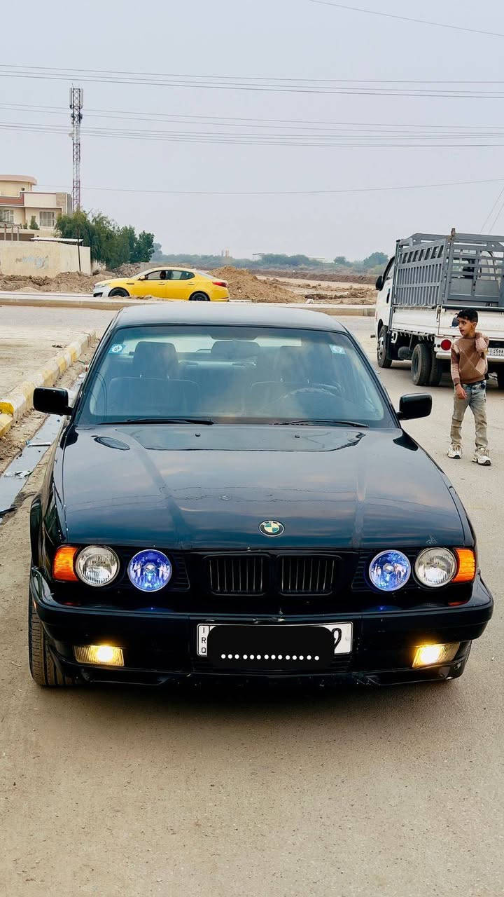 للبيع سيارة 540أصل بليته وسنوية  موديل 1992رقم انكليزي بغداد باسمي هزة جديده مصبوغة عام سعرهه ٦٩ مكان السيارة ذي قار الشطرة ***********
