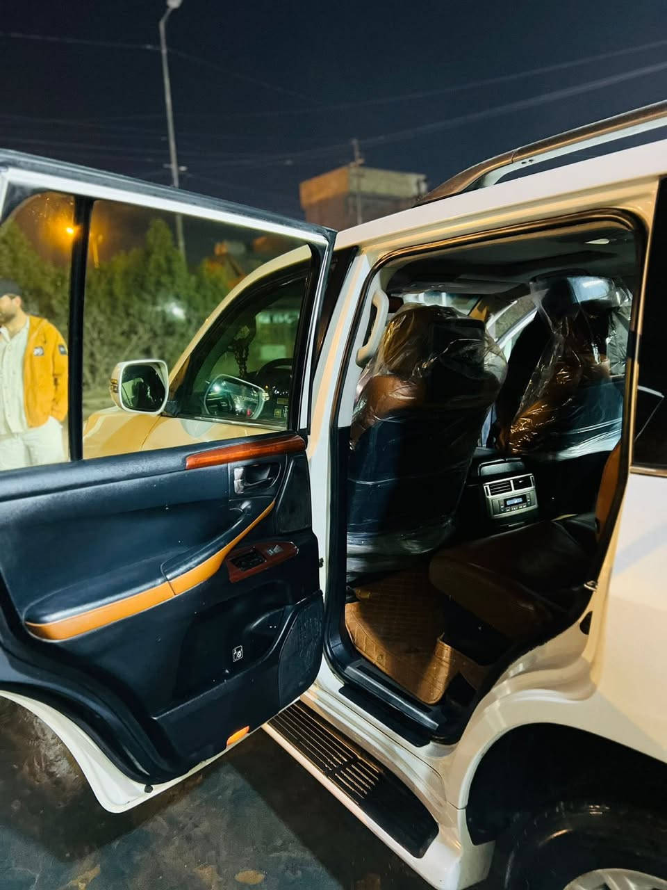 السلام عليكم لكزز للبيع موديل 2012 كير مكينه مكفولات موصفات لكزز معروفه رقم بغداد سياره صبغ عام العنوان بغداد الحبيبيه سعر 270 ورقه وبيه مجال ***********
