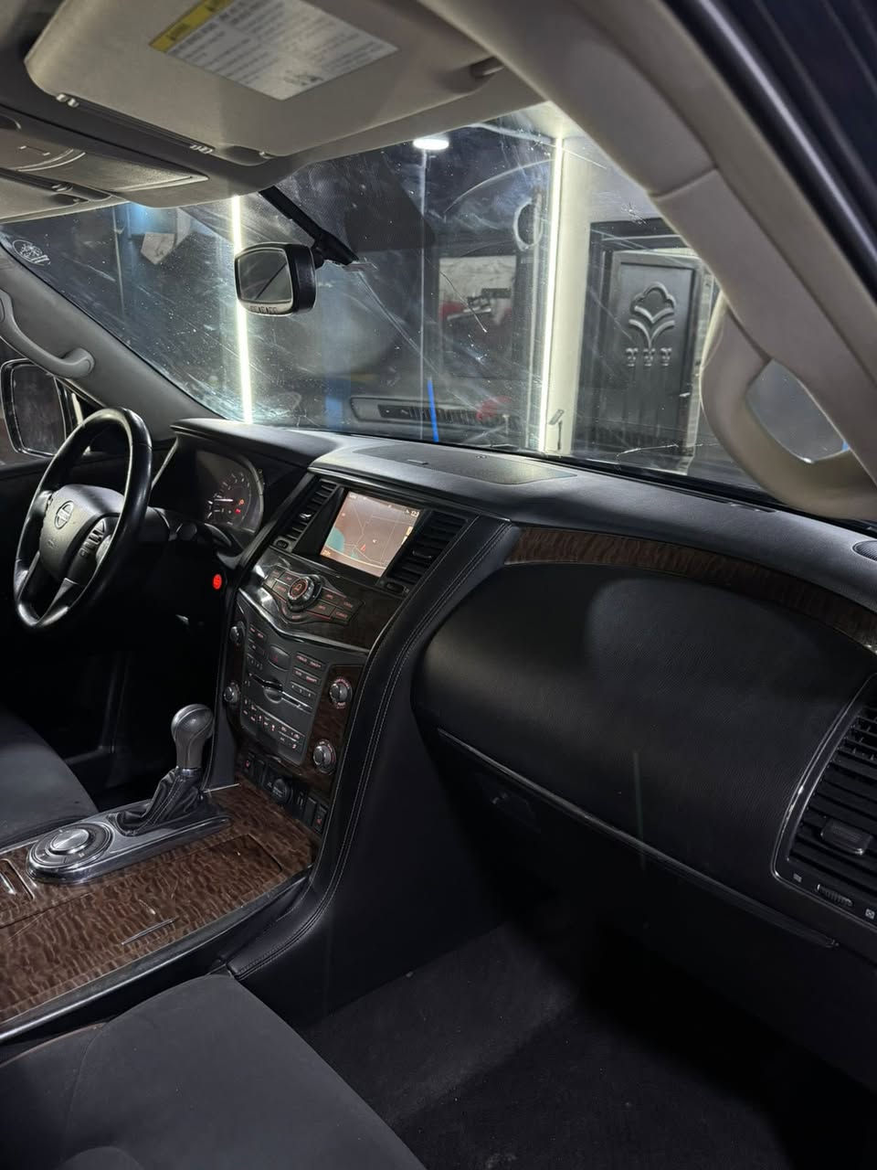 السلام عليكم 
نيسان ارمادا موديل19 للبيع او مراوس حسب القناعة
مواصفات السيارة/
 شاشة 
كامرا خلفية
حساسات امامي خلفي
تحكم جهتين
شاشة اعطال 
مرّي كهرباء
عدسة متحركة
حادثة السيارة / باب السايق مبدل ومصبوغ هو والجاملغ هنا بيها بارد بسسيط باب عكس السايق وتكحيل
سيارة جتي من امريكا ماشية 300 ميل وحالياً 87 الف 
سيارة على ايدي من سنتها لحد اليوم مكينة وكير بلادي كهربائيات بلادي ما ملعوب بيها ولا مفتوح بيها برغي السيارة كلها 
رقم بغداد باسمي
سعر 290 ورقة وبيها مجال 
للاستفسار الاتصال على الرقم 
 *********** واتس اب 
 *********** خط + واتس اب
