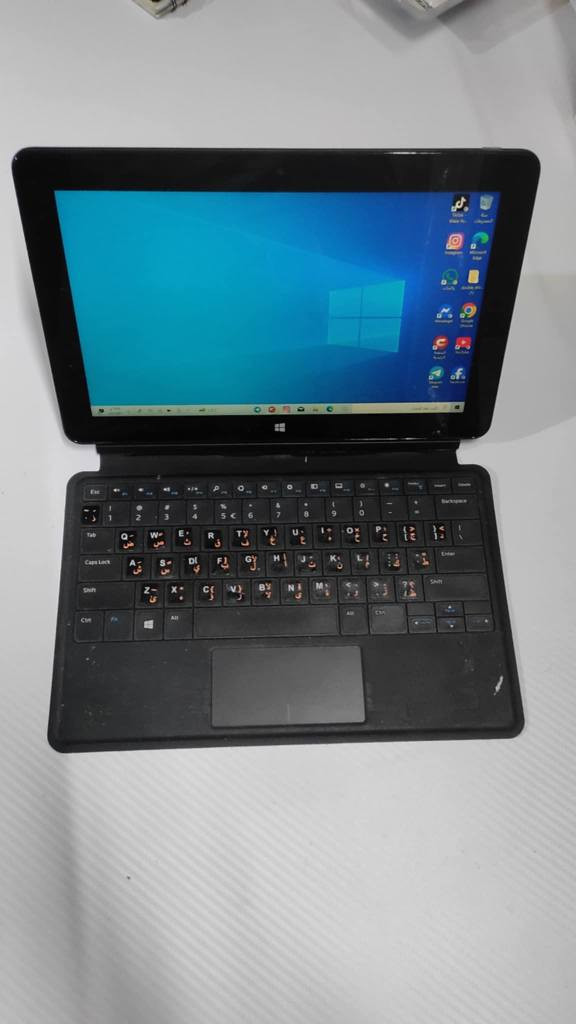 السلام عليكم 
تابلت لمس منفصل يصير لابتوب أو ايباد 
حجم الشاشه 11
معالج اتوم
ذاكره 64
نظام ويندوز 10 
يشغل برامج تواصل الاجتماعي والعاب الخفيفه يحتوي على كامرة أمامية وخلفية 
الملحقات شاحنة فقط 
سعر 85مكاني نجف حي النصر للتواصل متواجد خاص أو واتساب *********** النجف, العراق
