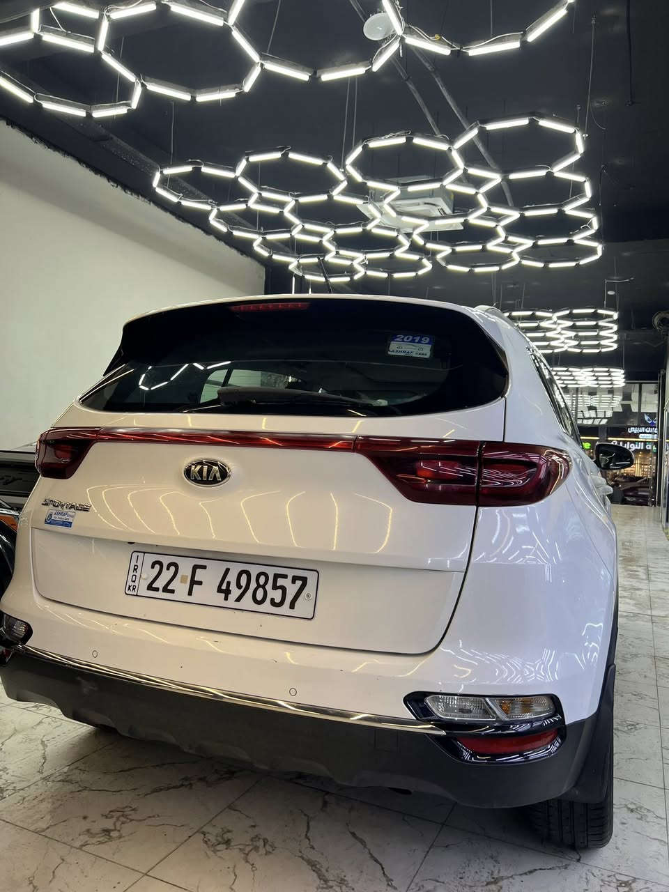 السلام عليكم
سبورتج 2019  ابيض خليجي 

رقم اربيل الدولي بأسمي سنوية وهزه جديدة تريد تحويل تريد وكالة  

ماشية 96

بيها قطعتين كلير فقط موضحة في الصور

كير ومحرك مكفول وصدر جديد  

مواصفاتها:- 

بانوراما 

ثلاثة انظمة قيادة Normal/Eco /sport

تحكم ستيرن 

شاشة صغيرة

كامرا خلفية  

وبقية المواصفات معروفة 

السعر 182 وبيها مجال 

مكاني بغداد الكرخ 

***********
