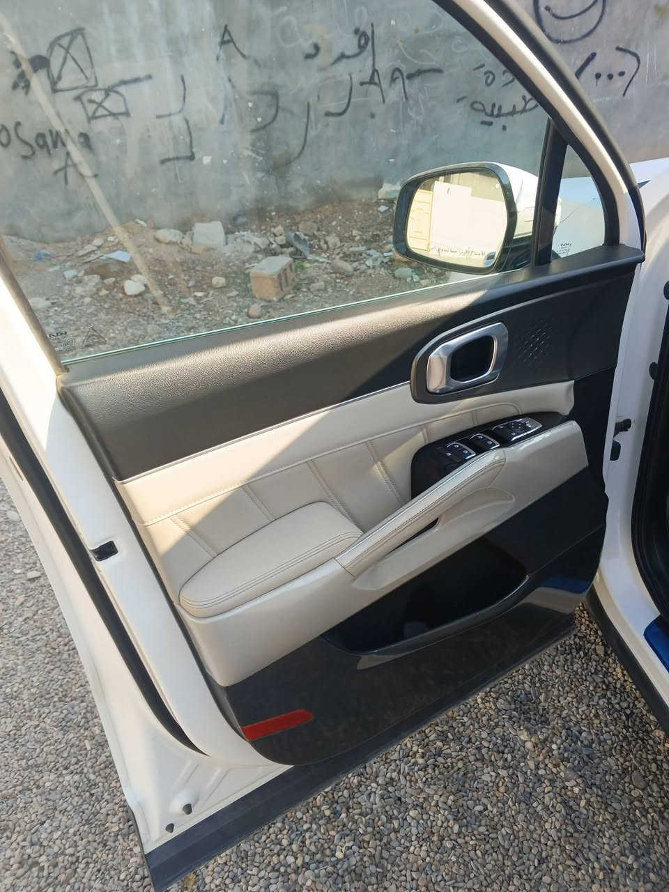 سلام عليكم للبيع سورنتو 2022
سيارة ماشية 97 الف حقيقي 
سيارة فول مواصفات ما عدة بونوراما 
فول تحكمات جهتين 
كير ماوس 
تحكمات قيادة فول 
حساسات امامية وخلفية 
كامرة خلفية 
شفتات قيادة 
تشغيل عن بعد 
سبعة راكب 
ثلاث قطع تبريد 
تحكم تبريد تبيانو 
شاشة كبيرة 
بك لايت خلفي لد 
ولايتات امامية اربع عدسات 
6 سلندر 
اثر حالوب قليل جدآ وبيهة بارد علة كد اصبع 
رقم بغداد سنوية حد 2027 
وسيارة بأسمنة وسعر 275 
رقم ***********
 مكان ديالى جلولاء
