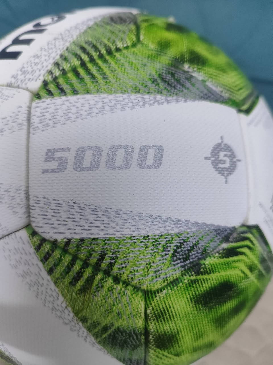 السلام عليكم حبايب هاي كره قدم اصليه من شركه molton الاصليه كره كبس مال كاس اسيا بلون اخضر ومختومه من الفيفا حجم 5 مال ملاعب 
السعر 20 الف يجي وياها حقيبه وبم مال نفخ ويوجد توصيل لجميع المحافظات العراق  لتواصل خاص او على الرقم 
***********
