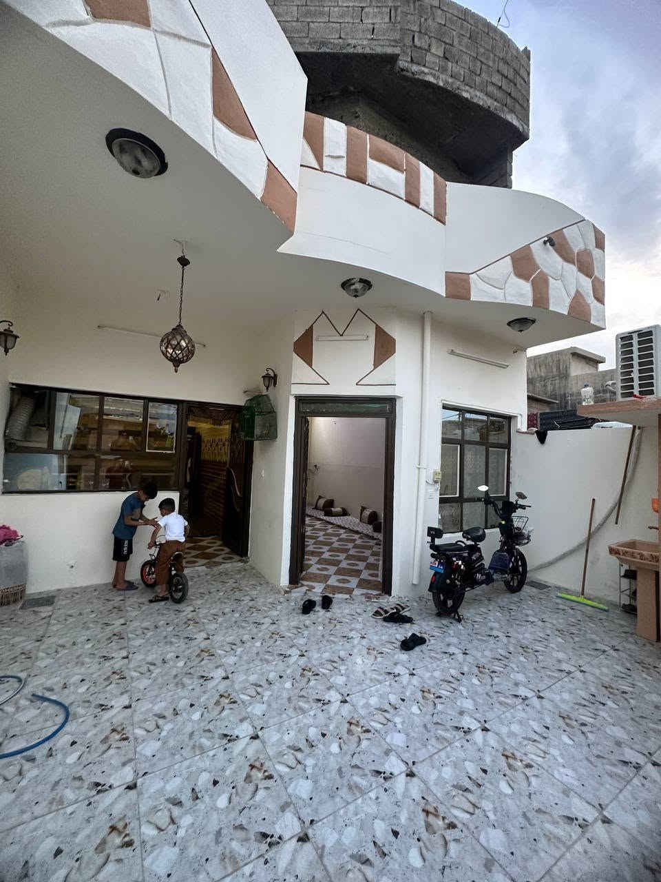 اعلان بيت ١٣٠ متر طابو صرف للبيع 
طابق ونص بناء جديد فول موقغ مميز 
العنوان كركوك حي الاسرى قرب جامع المعراج ومدرسه الشروق 
واجه ٦ ونص نزال ٢٠ 
السعر المطلوب ١٢٥ مليون وبيه مجال
للاستفسار الاتصال على الرقم ***********
توجد خدمة واتساب على هذا الرقم 
لمعرفة المزيد من العروض تابع صفحتنا على الفيس بوك سجاد للعقار ونستقبل جميع عروض بيع وشراء العقارات @
