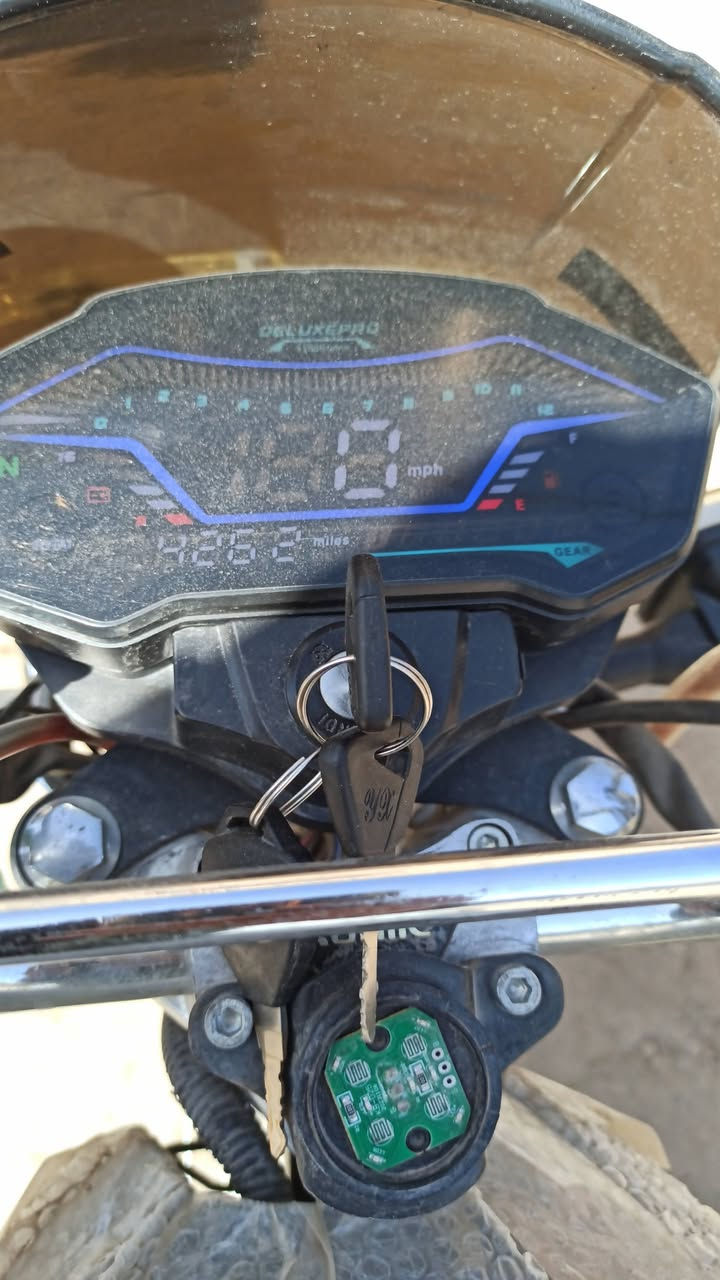 سلام عليكم دراجه سيفان 2025 البيع السعر 800 وبيه مجال، ***********
