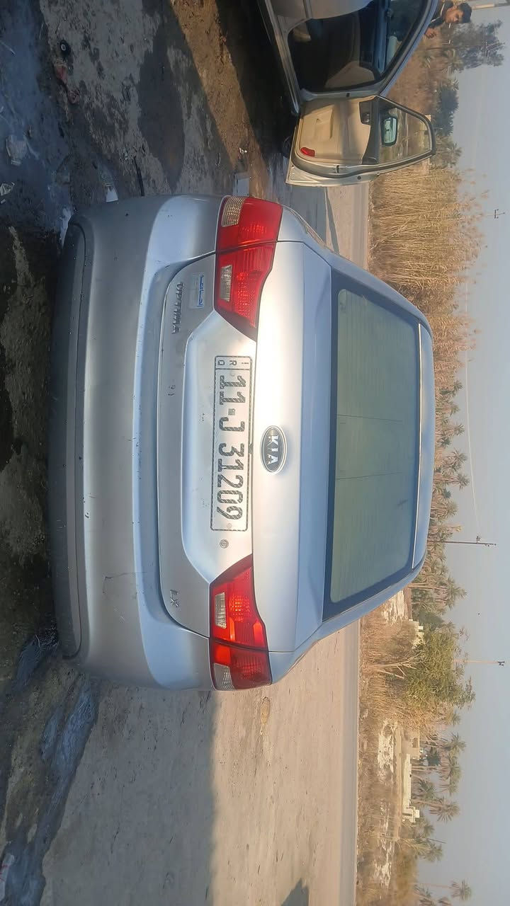 ابتيمه لبيع مديل 2009 خليجيه سياره نضيفه وحلوه احسن من بصوره بيه بارد صبعين فقط تبريد 🥶 تخم تاير حداديه وره وكدام قبل شهر تديته نفض بس تدفه ملغيه  مكان سياره الدوانيه شاميه ثاني يوم تحويل  وهاذه رقم مبيل *********** 
سعر133 بيه مجال  بصيط
