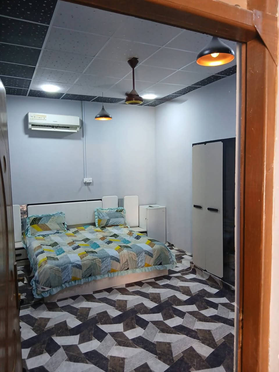 السلام عليكم بيت البيع تجاوز معليه كص بيت كمل ومرتب وكلش نضيف بيه غرفتين وصاله وصحيات السعر اتصل وتدلل البيع مع الأثاث وغير الاثاث ***********
