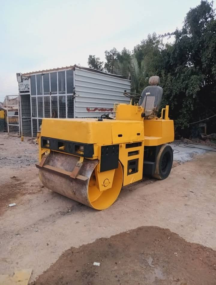 كوماتسو للبيع بدون رقم
وزن 5طن
محرك كابوته
هزاز  مضخات كهربائيات كامله
المكان / بابل /الإسكندرية 
للأستفسار 0778999667
*********** 
جاهزة للعمل
