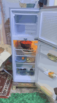 السلام عليكم شباب هاي. ثلاجه جديده الله شاهد صارلي فتره من خذتها واريد بيعها خذتها 450ورايدها 300مكاني كوت تصل ***********
