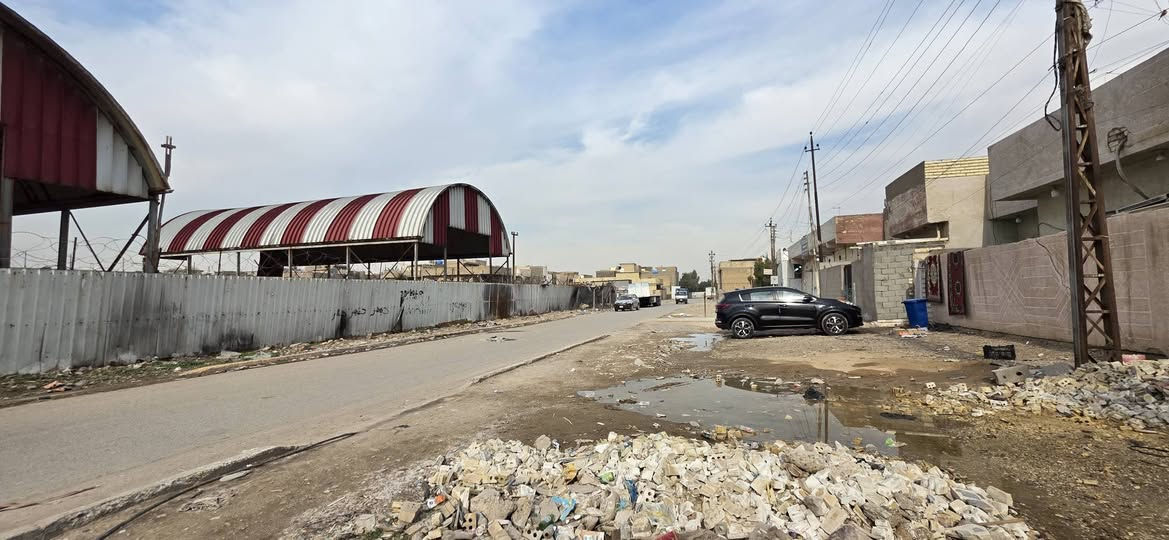 سلام عليكم مرخصةمديرالاكروب المحترم قطعه زراعي ٨٠  متر  شارع عريض ١١ موقع مرتب كماليه حي السلام شارع المستشفى خدمات كامله فول بصف المستشفى اول فرع سعر مناسب ومستعجل اتصل ***********
