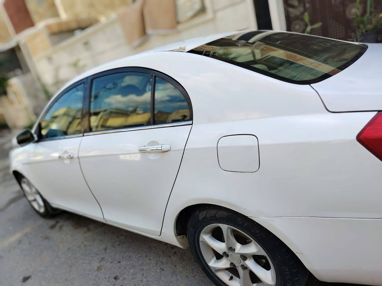 ام كراند اوتماتيك موديل 2013 بغداد لونها ابيض اي حادث مابيها رقمها انكليزي سنويه ٢٠٣١ نظيف سياره تخم تايرات حجم ١٦ تبريد شغال شاش كامرة خلفيه دوشمة جلد مكينه ١٨٠٠ بلادي  اي حادث مابيها... بيها مشكلة في الكير يحتاج تبديل ابيعها علئ عطلها اي استفسار اتصل علئ الرقم ***********

