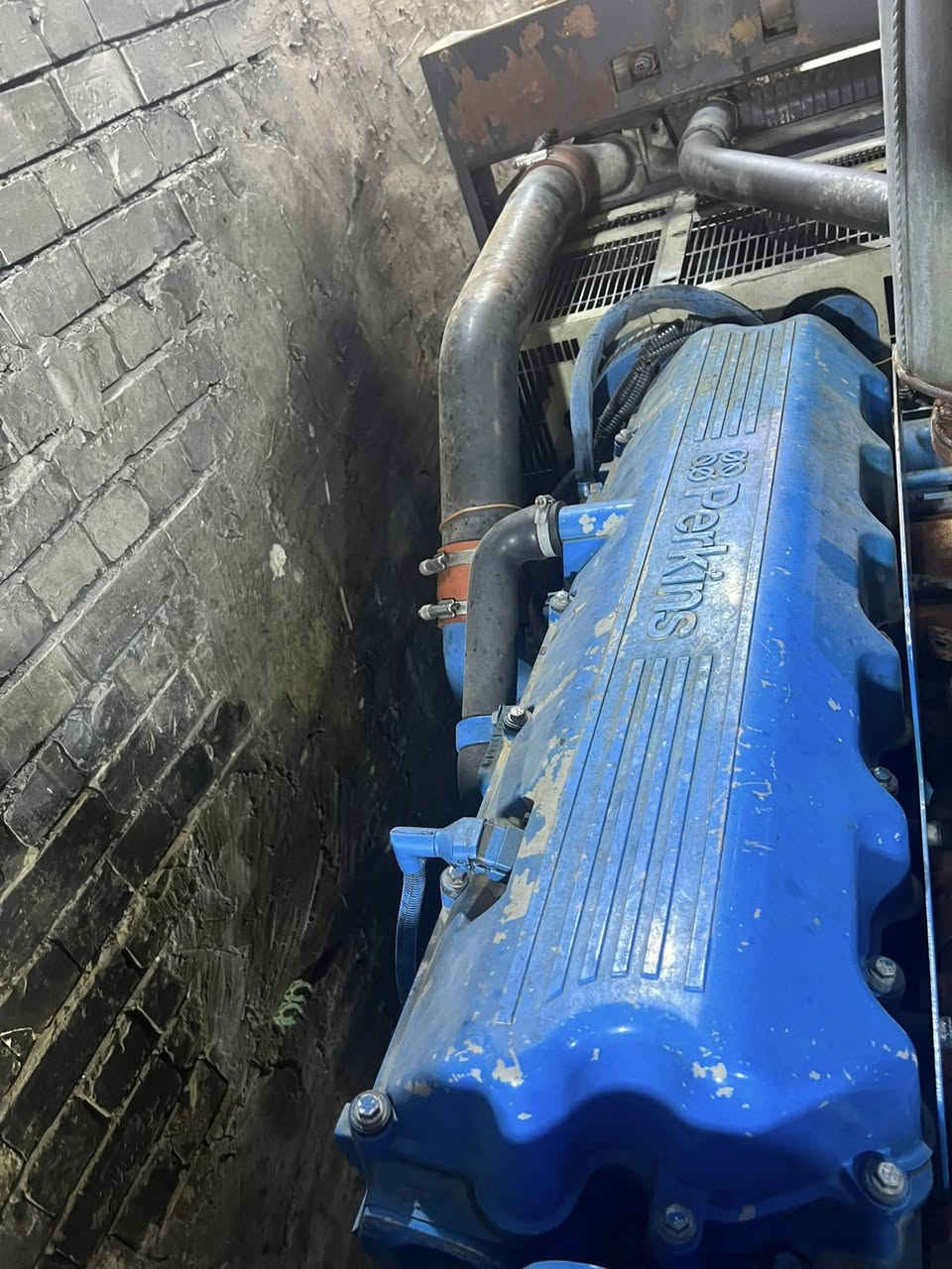 السلام عليكم مولود بيرنكنز 2300 شغاله عل حمل محرك استندر راس توليد 400 بلادي السعر 120 ورقه ***********
