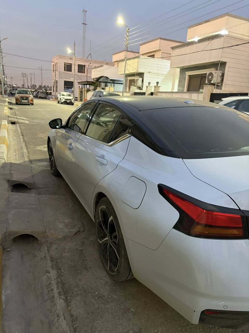 السلام عليكم
التيما سموك 2024 SR للبيع 
حادثها جامرلغ الامامي ونص الجامرلغ الخلفي 
رقم أربيل 
بأسمي ثاني يوم تحويل 
ماشية 28،000km
مواصفاتها معروفة تشغيل على بعد  
شاشة ابل كار بلي او أندرويد اوتو
رادار امامي خلفي توقف ذاتي
نقاط عمياء
نضام تنبيه عند الخروج من المسار 
كامرا دوارة 
حساس خلفي
السعر 18،700$ وبيها مجال
للاستفسار / ***********
