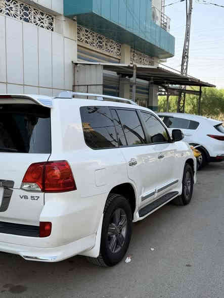 السلام عليكم   لاندكروز vxr
2015  رقم بغداد بأسمي
محرك 5700 
مكفوله عدا صبغ شبر بهلال الجاملغ الخلفي 
السعر:430 وبيها مجال 
العنوان:واسط الكوت 
للاستفسار: ***********
