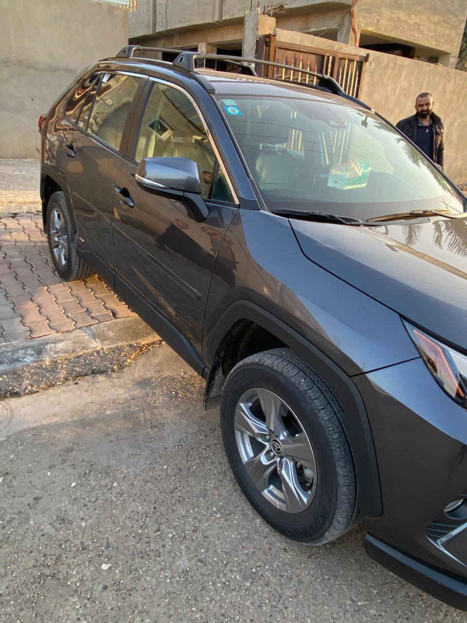 تويوتا راف فور موديل 24 حادث امامي جهة السايق بيهة 5اصابع بلغد سيارة ..فئة xleمكان السيارة الانبار قضاء الحبانية***********للاستفسار
